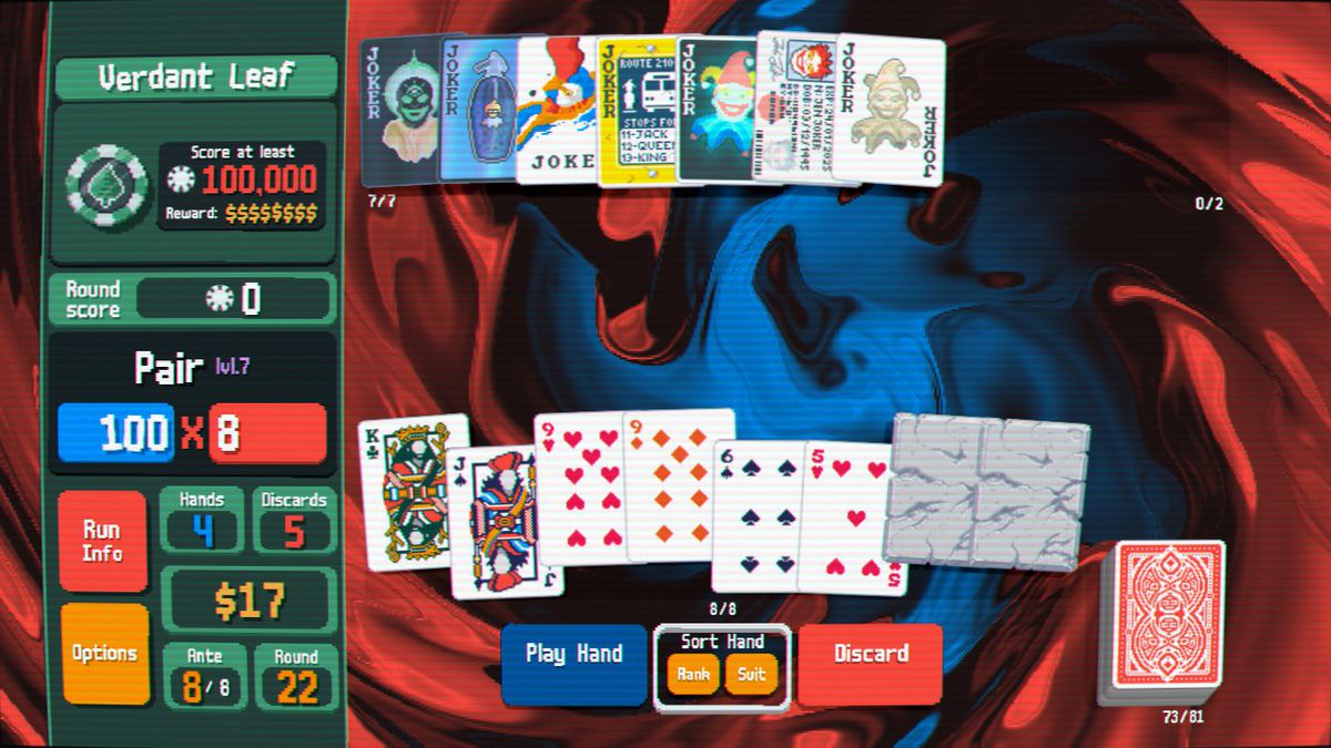这是 Balatro 的屏幕截图，展示了桌子上卡片的俯视图，屏幕顶部展开一系列特殊的小丑牌，底部则是玩家的手牌，其中包含普通卡片以及两张特殊的石头牌。