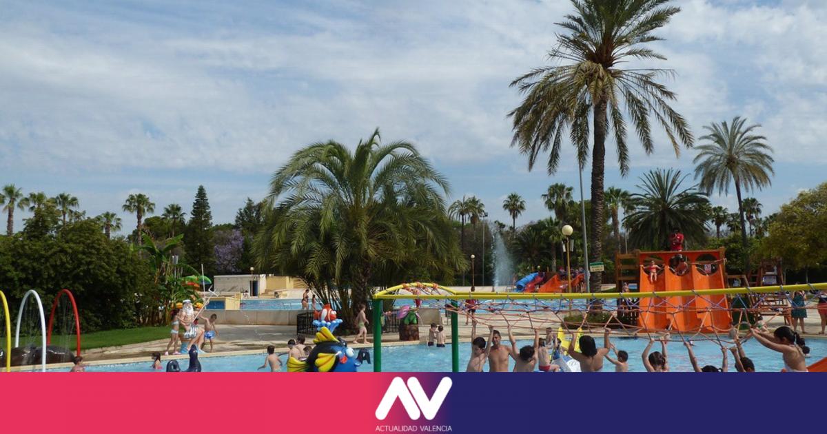 市议会从六月开始开放夏季游泳池并在海滩上组织体育活动