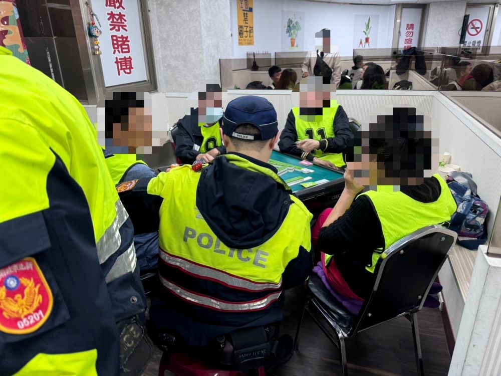 假棋牌社真赌场永和警逮38人送办- 民众网