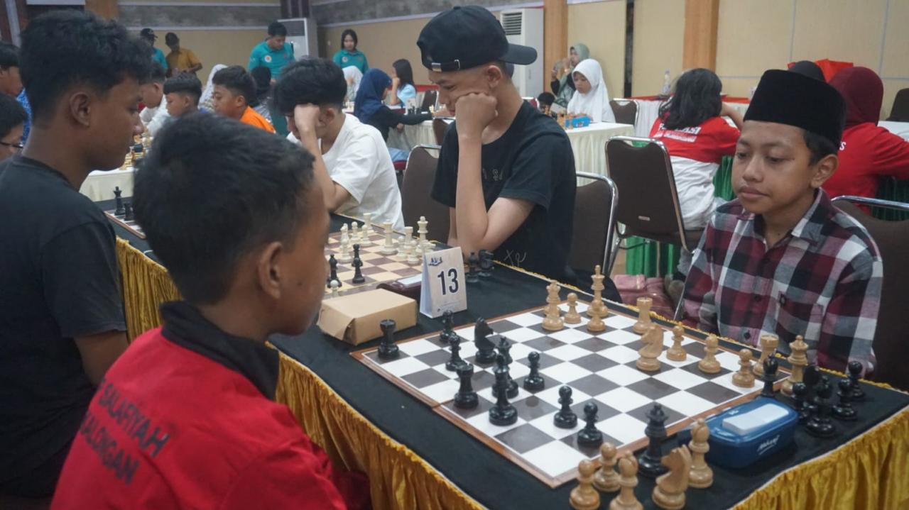 2025年市长杯青少年国际象棋锦标赛 204名各地小棋手参赛